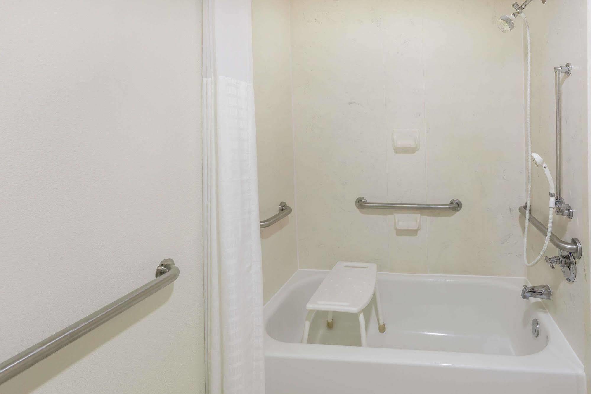 Hotel Baymont By Wyndham Orangeburg North Exterior foto
